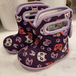 Baby bogs with kittens